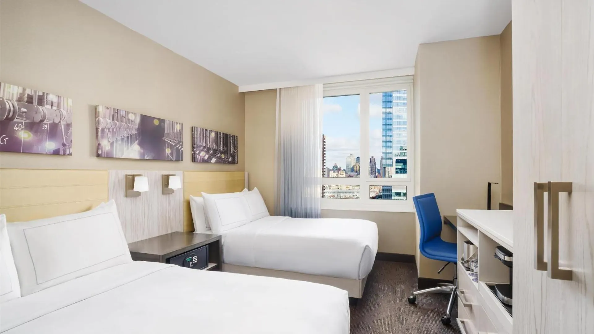Doubletree By Hilton New York Times Square West Hotel