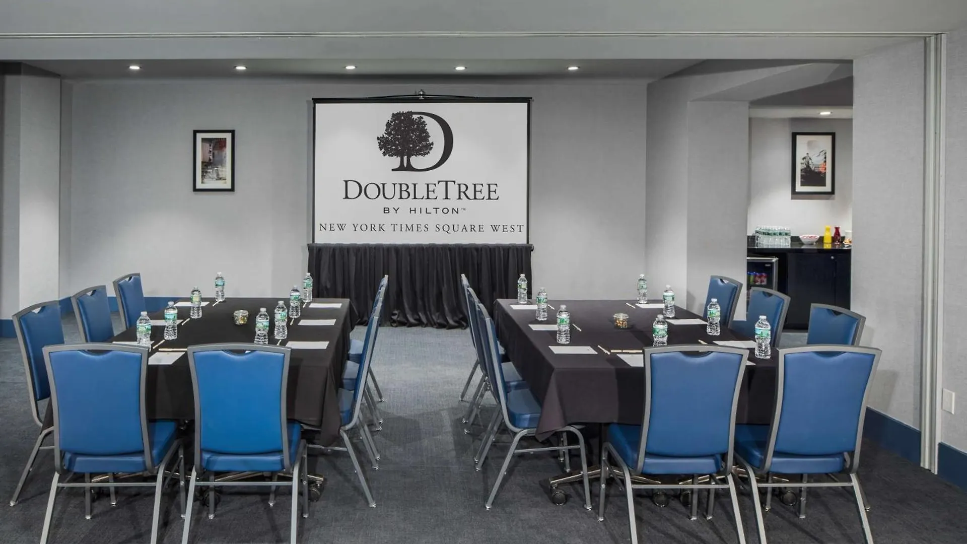 Doubletree By Hilton New York Times Square West Hotel 4*,