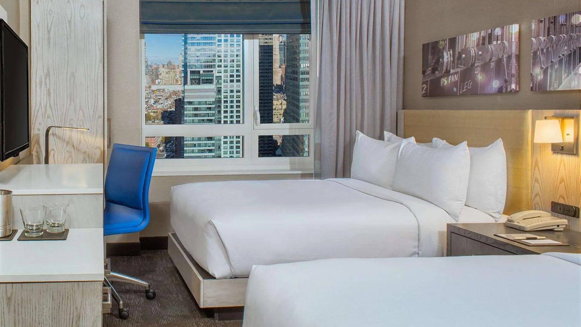 Doubletree By Hilton New York Times Square West Hotel