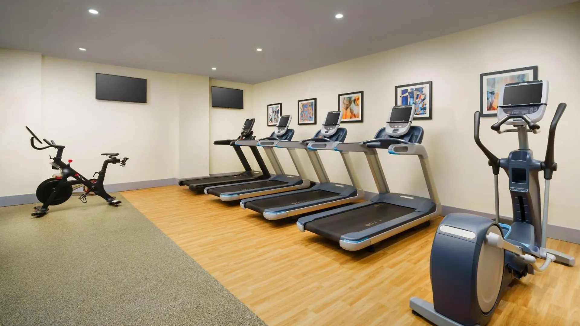 Doubletree By Hilton New York Times Square West Hotel
